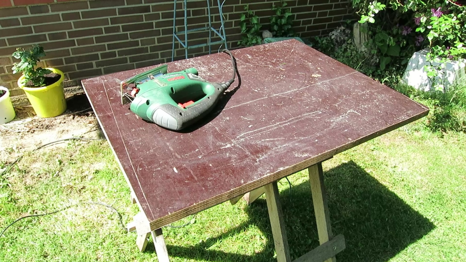 Katzenklappe in ein Kellerfenster einbauen | Katzenleben 7-9